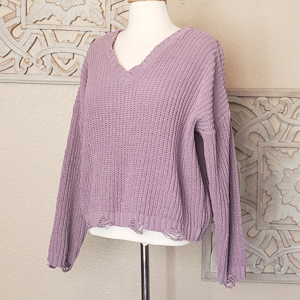DEREK 🤍 HEART DISTRESSED SWEATER